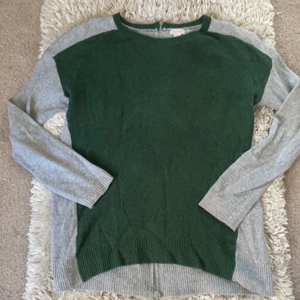 Hinge brand two toned sweater in a size small